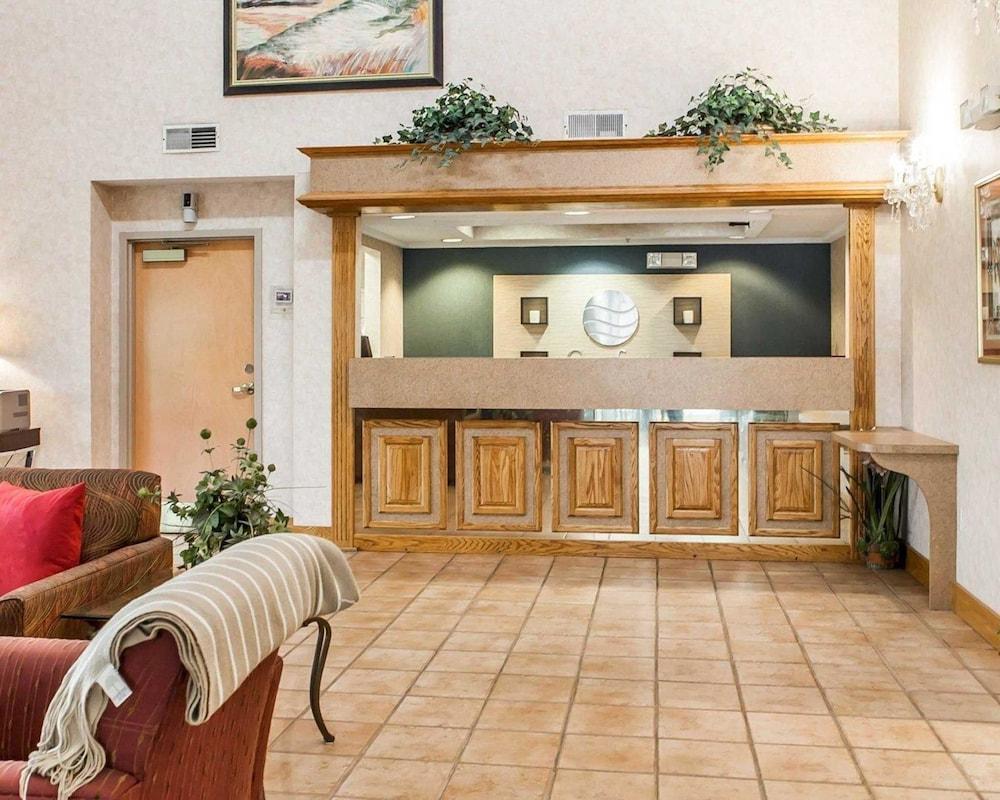 Econo Lodge Newport Buitenkant foto