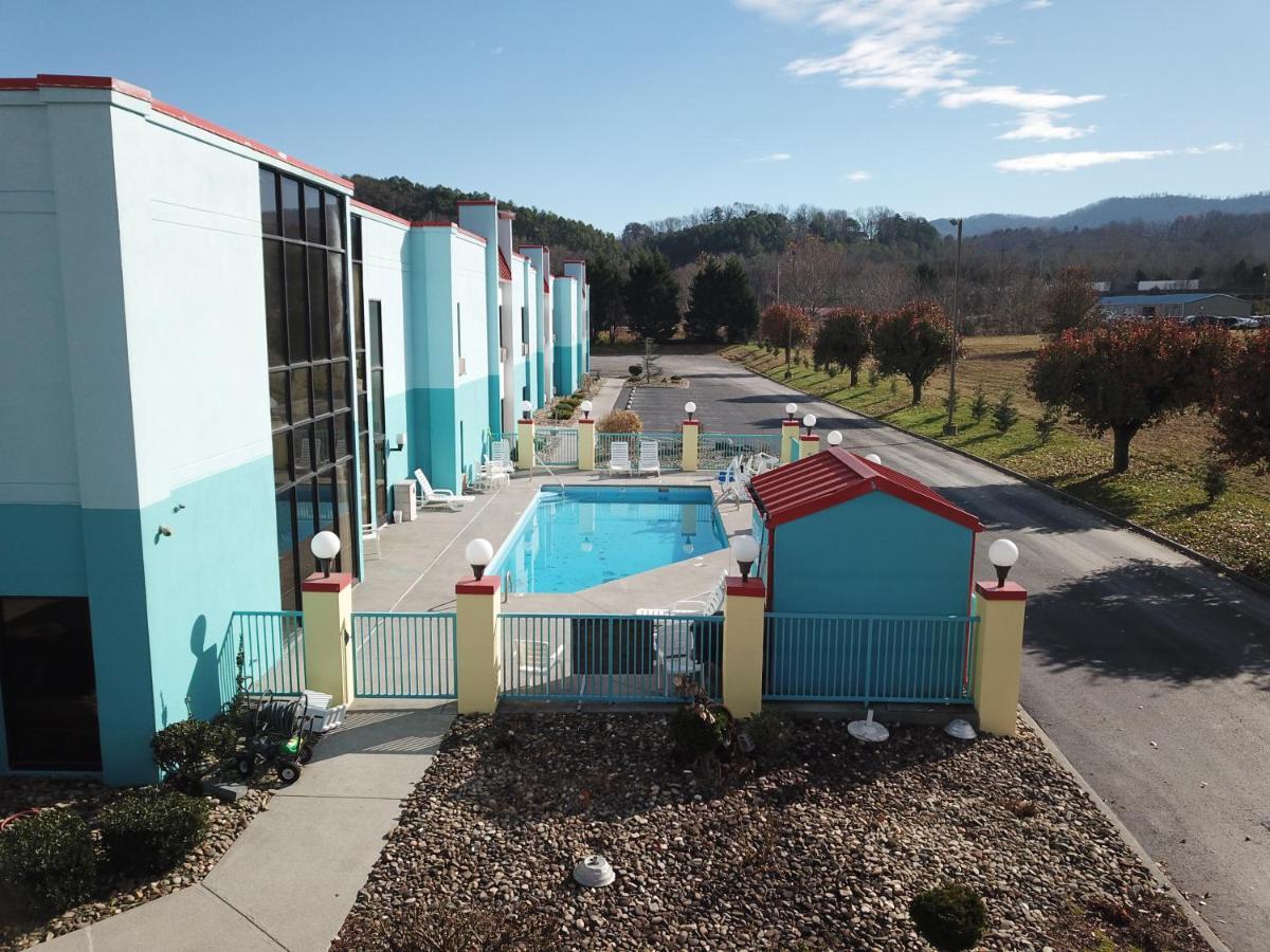 Econo Lodge Newport Buitenkant foto