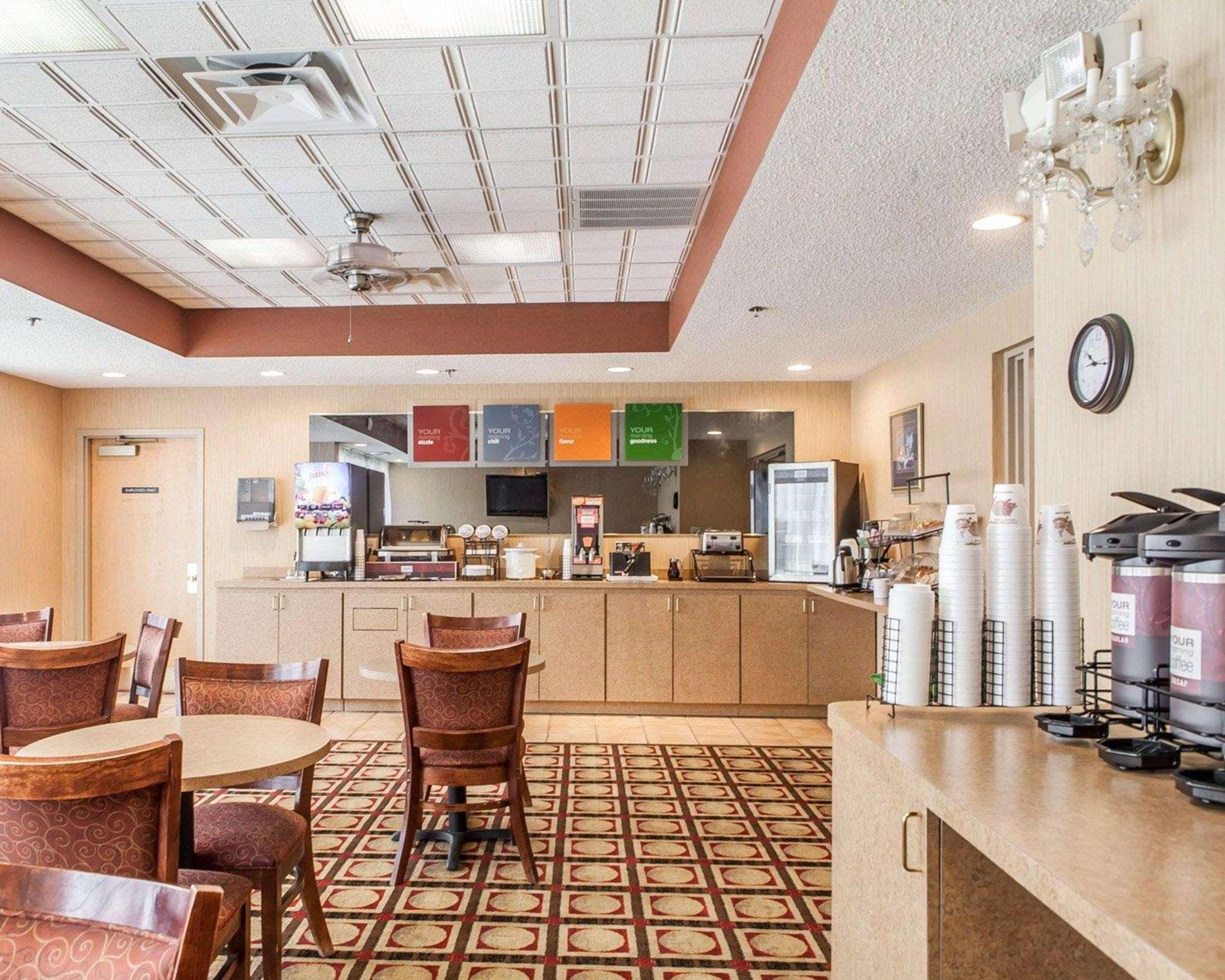 Econo Lodge Newport Buitenkant foto