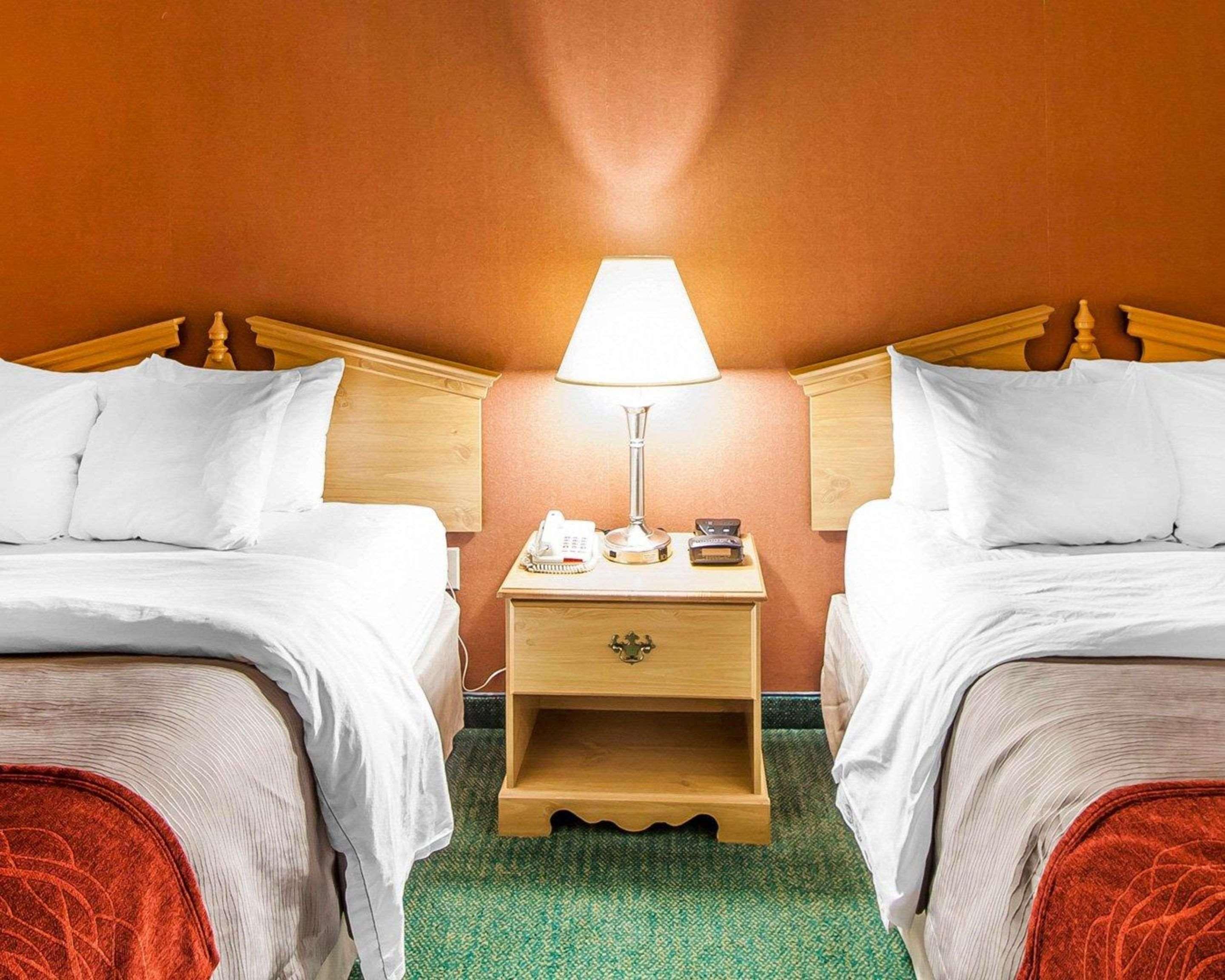 Econo Lodge Newport Buitenkant foto