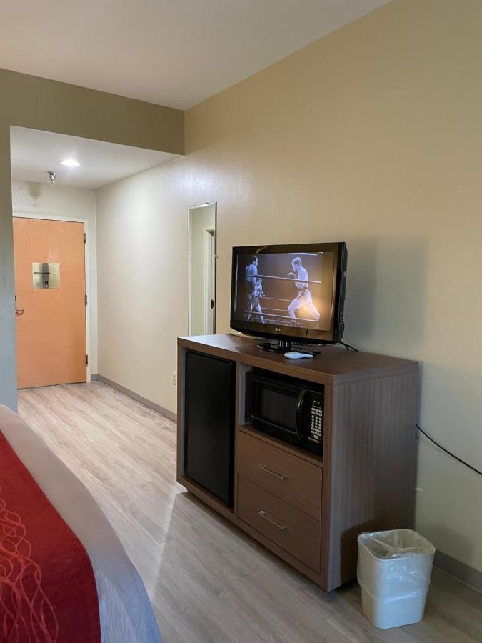 Econo Lodge Newport Buitenkant foto