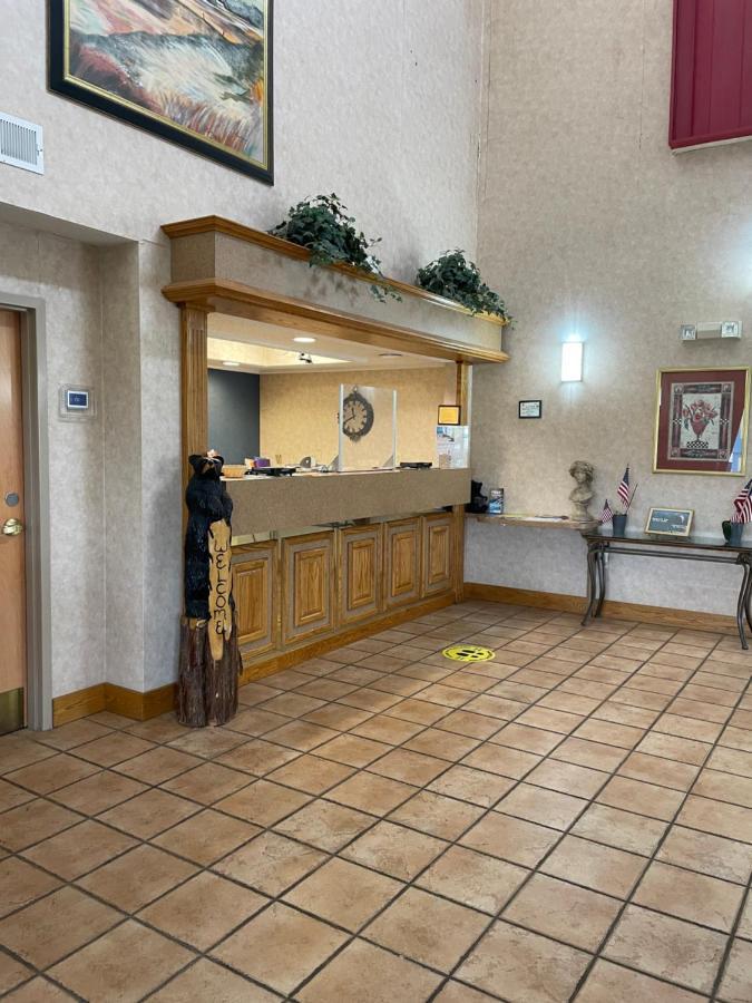 Econo Lodge Newport Buitenkant foto