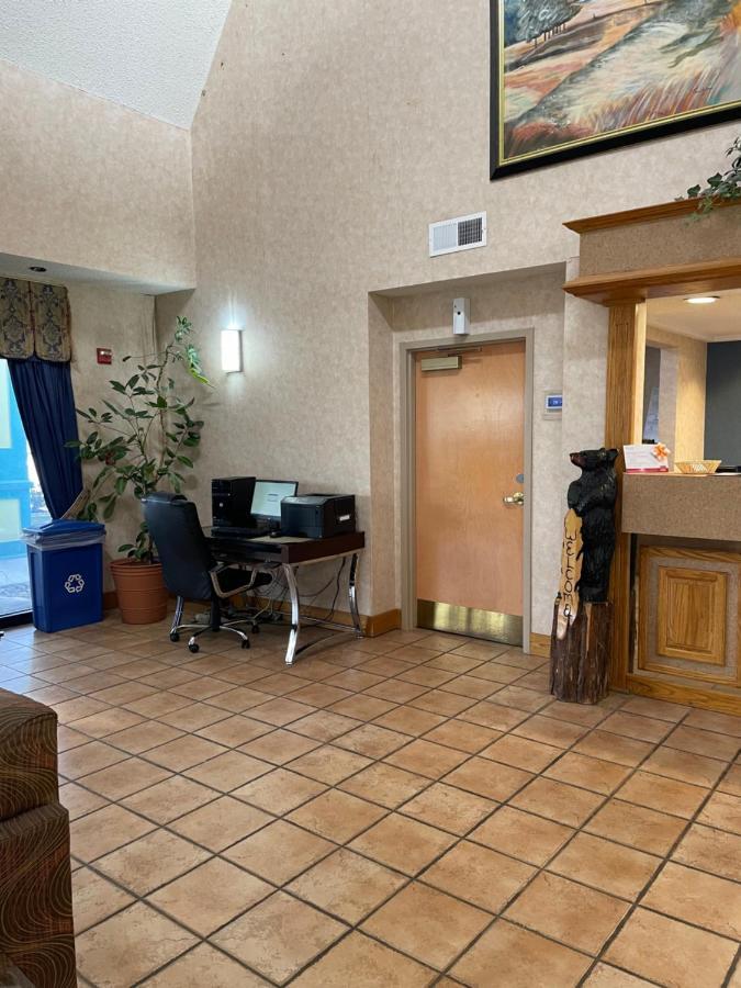 Econo Lodge Newport Buitenkant foto