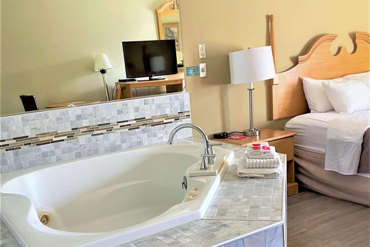 Econo Lodge Newport Buitenkant foto