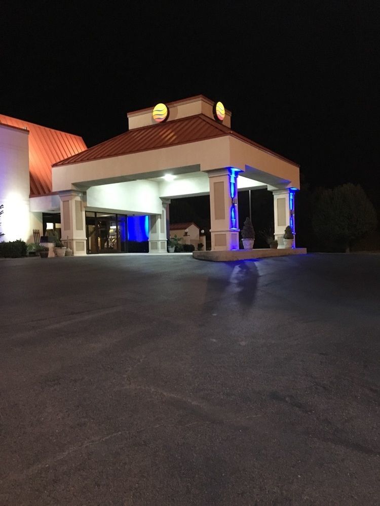 Econo Lodge Newport Buitenkant foto
