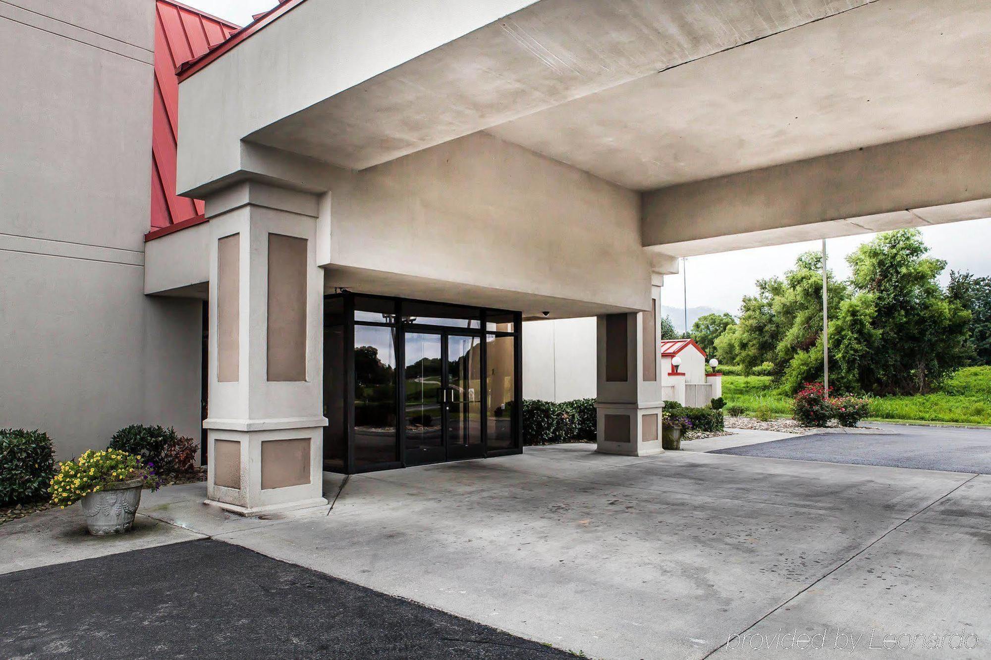Econo Lodge Newport Buitenkant foto
