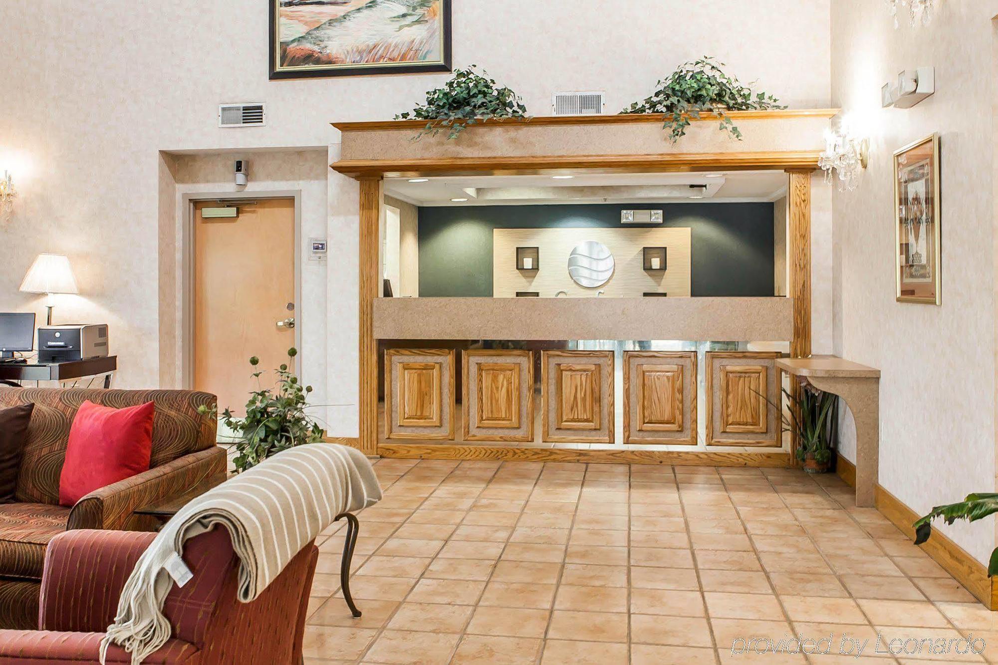 Econo Lodge Newport Buitenkant foto