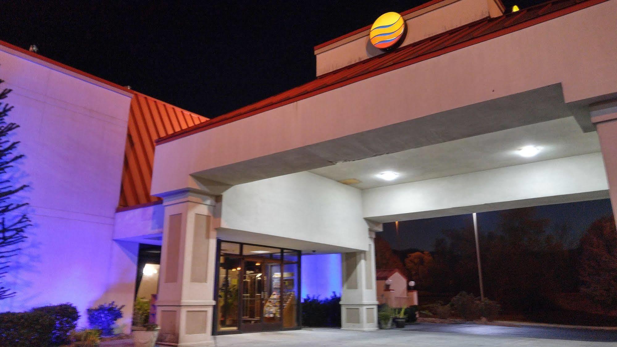 Econo Lodge Newport Buitenkant foto