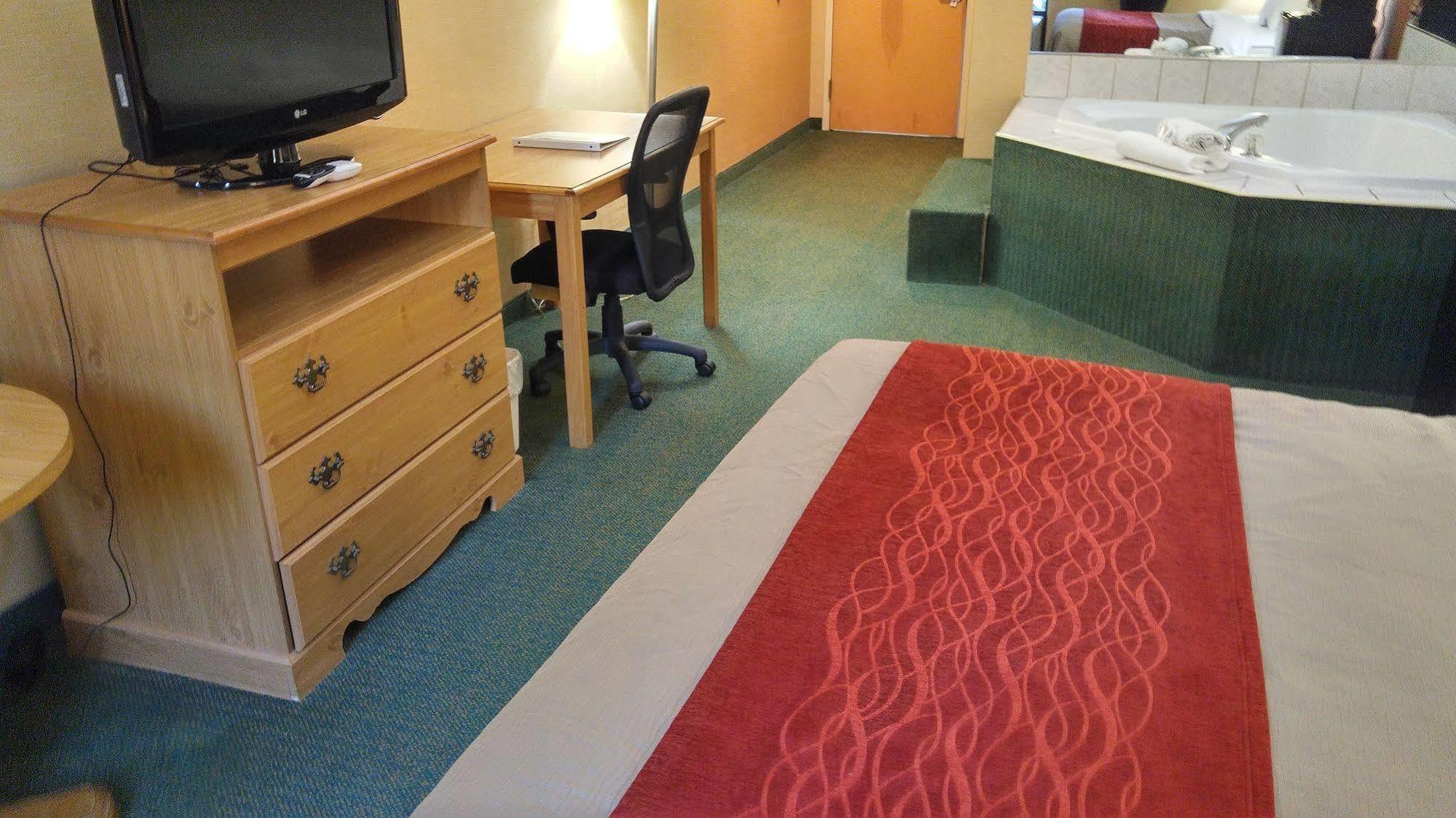 Econo Lodge Newport Buitenkant foto