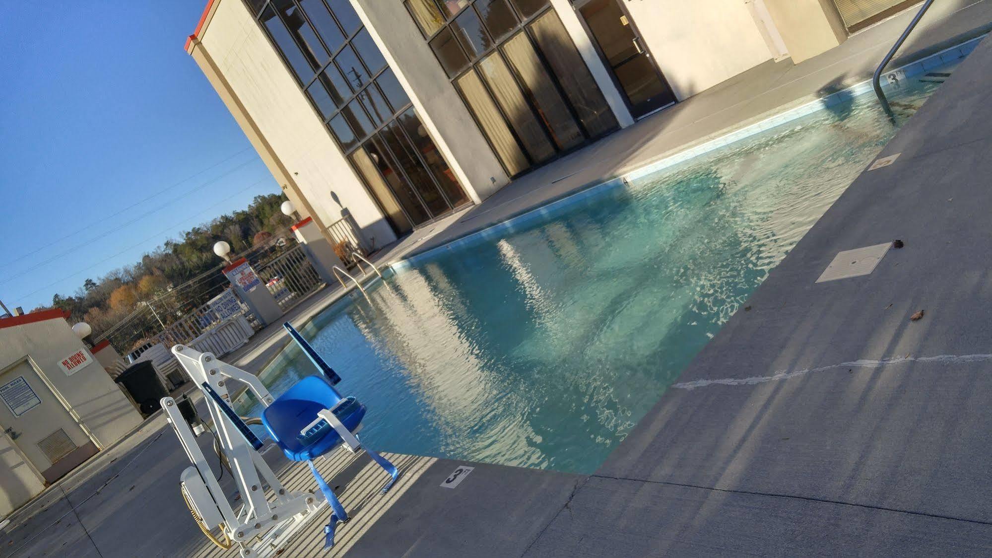 Econo Lodge Newport Buitenkant foto