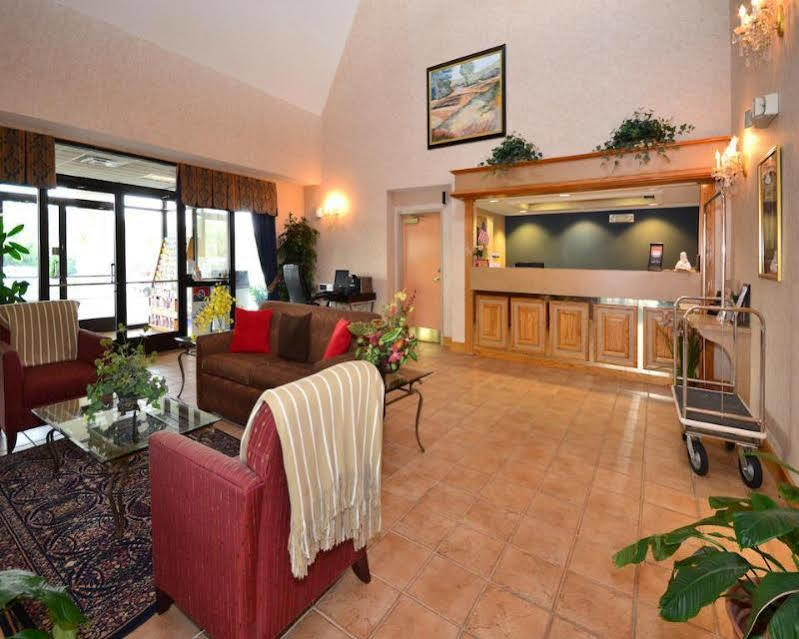 Econo Lodge Newport Buitenkant foto